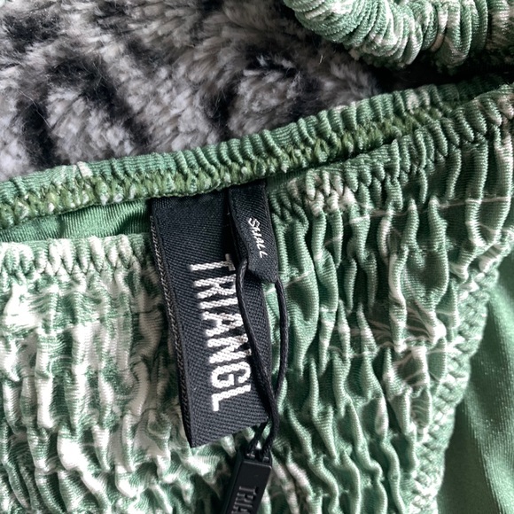 Triangl Vinca Bikini in Sacramento - Picture 2 of 4